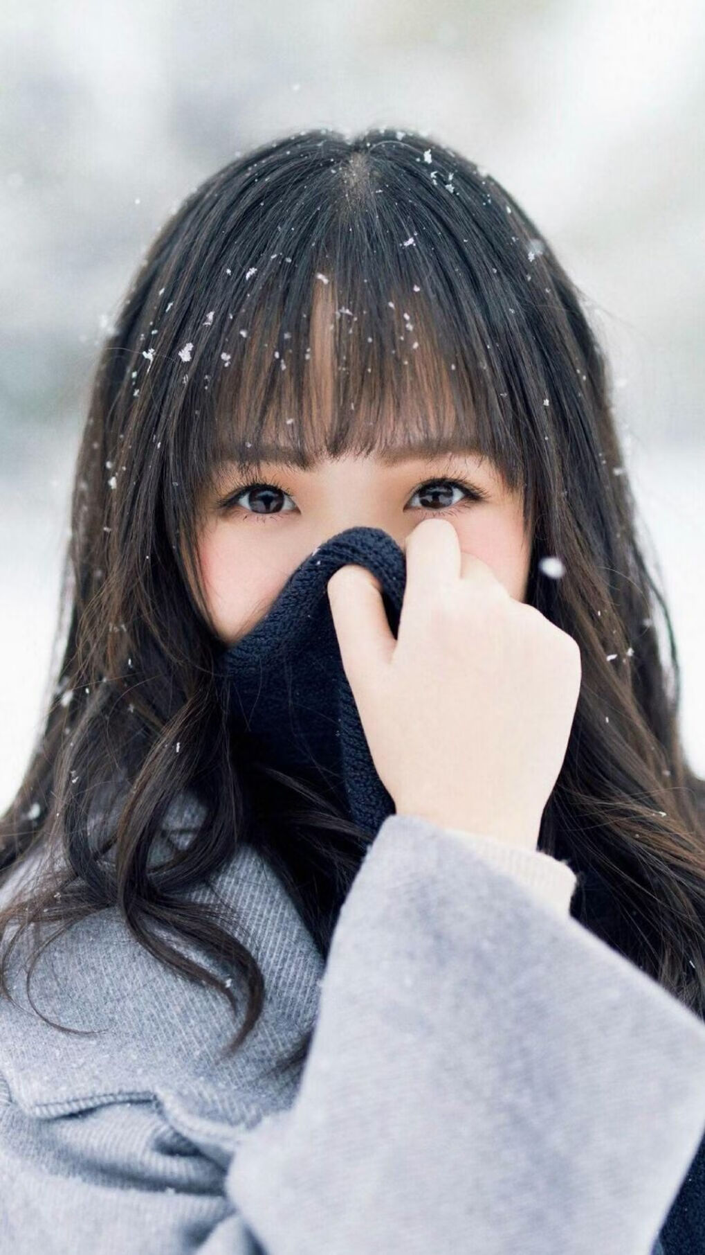 “飞盘：三叉湖田径场上的空中激情与极限对抗”
